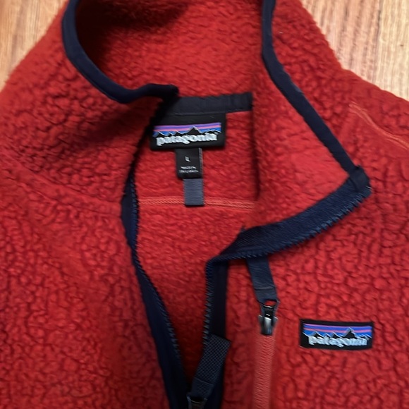 Woman’s Patagonia Red Fleece vest size Large. Only worn a handful of times. - Picture 2 of 2
